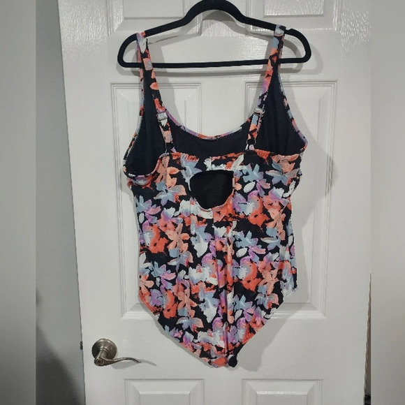 NWOT Roatan Swimwear Floral One Piece Swimsuit in Size 2X - Picture 6 of 12